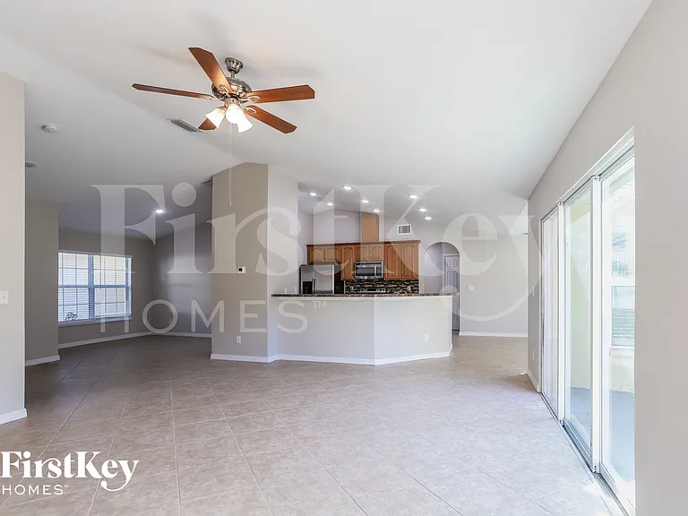 1860 Kim Acres Ln — Photo 3