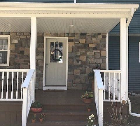 3rd image of 1045 Circle Dr
