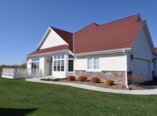 3939 S Fohr Dr, New Berlin, WI 53151