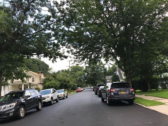 5th image of 127 Highwood Ave