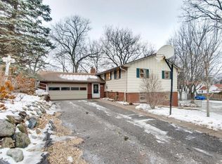 3325 Flag Cir N, Minneapolis, MN 55427