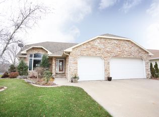 4401 N Windingbrook Dr, Appleton, WI 54913