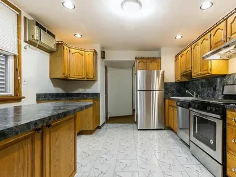 81 E 24th St #1-R — Photo 6