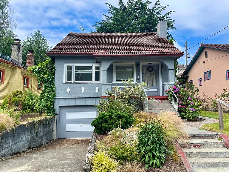 6335 6th Ave NE — Photo 1