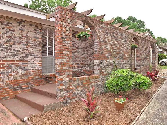 3rd image of 1285 Greenbrier Blvd