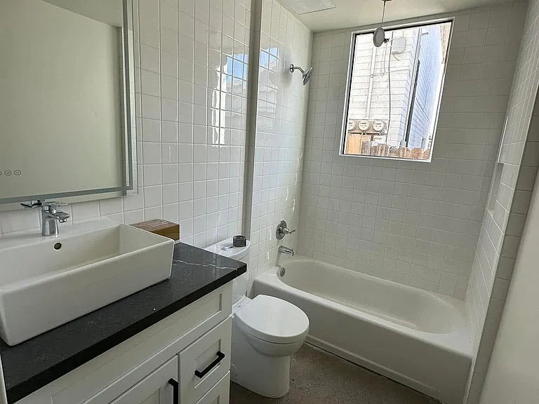1022 E Polk St #1 — Photo 3