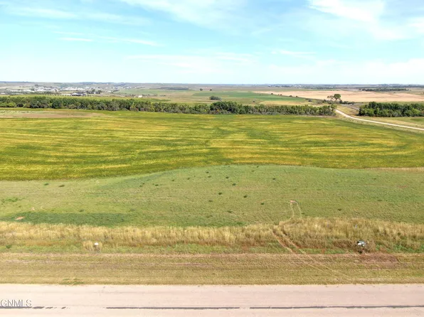 18004 Acadia Dr, Bismarck, ND 58503