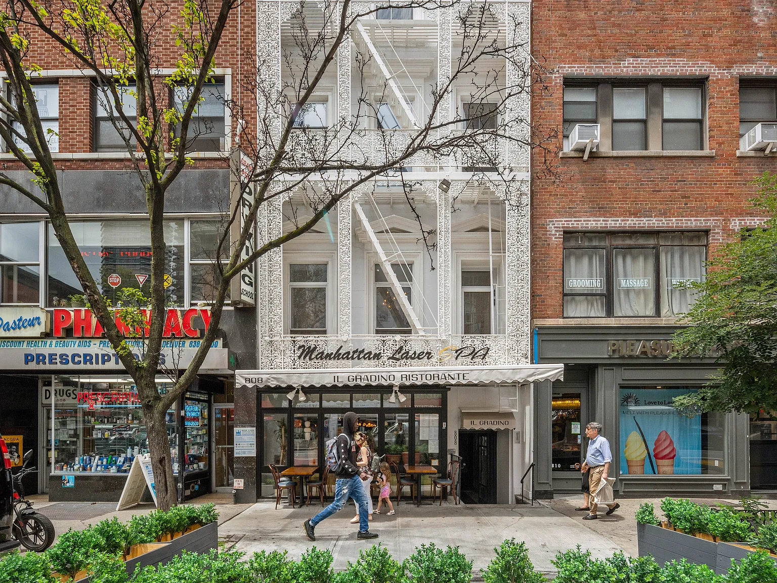 808 Lexington Avenue — Photo 4