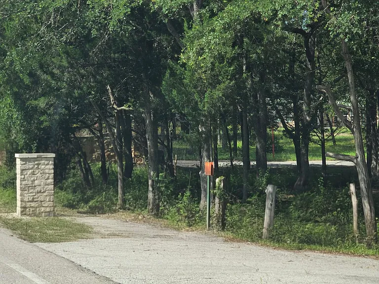 8607 Burleson Manor Rd — Photo 13