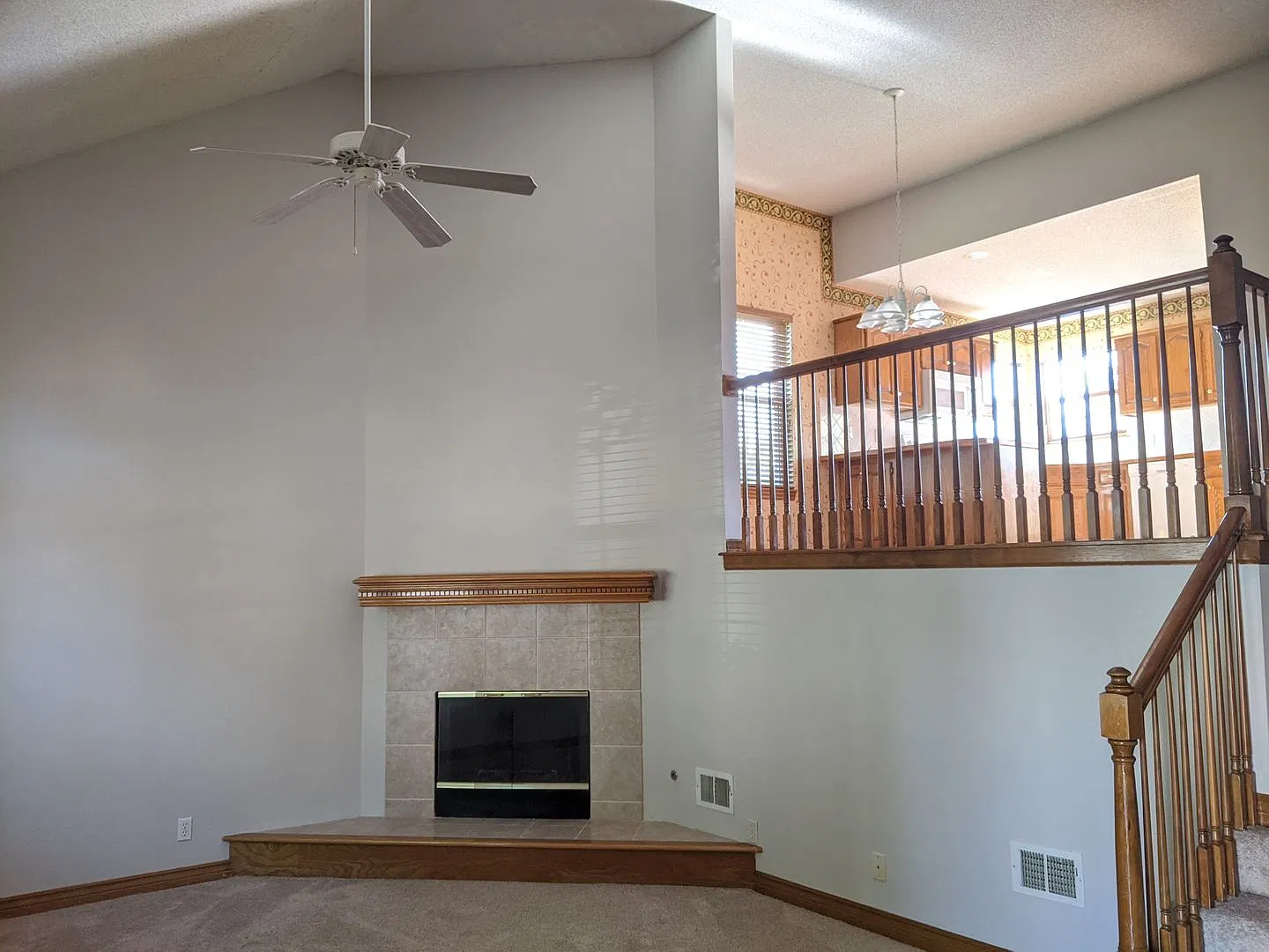 Open Floor plan 3 Bed 3 Bath Overland Park home — Photo 3