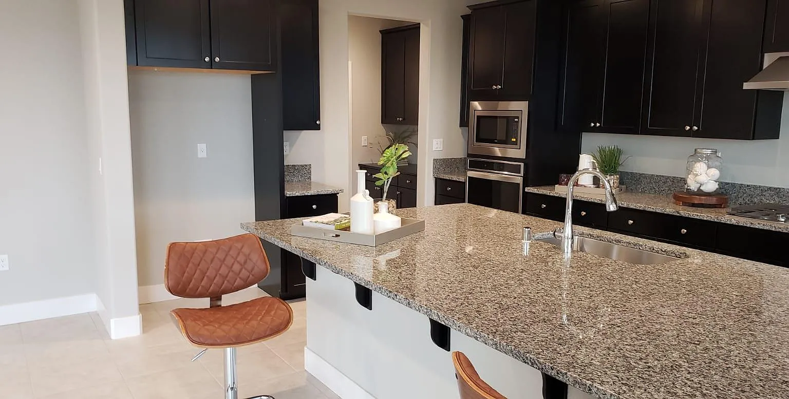 75 W Pasqua Gln — Photo 2