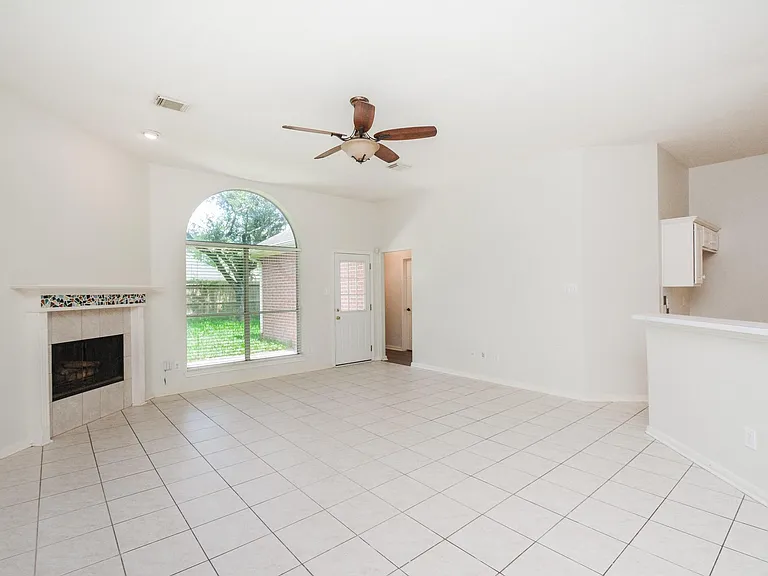 918 Tennyson Dr — Photo 7