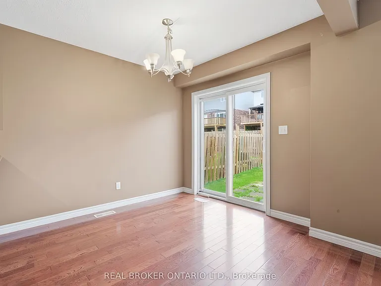 1047 Marquette Dr — Photo 18