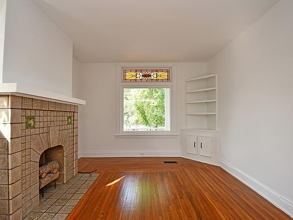 4th image of 3706 Drake Ave #1