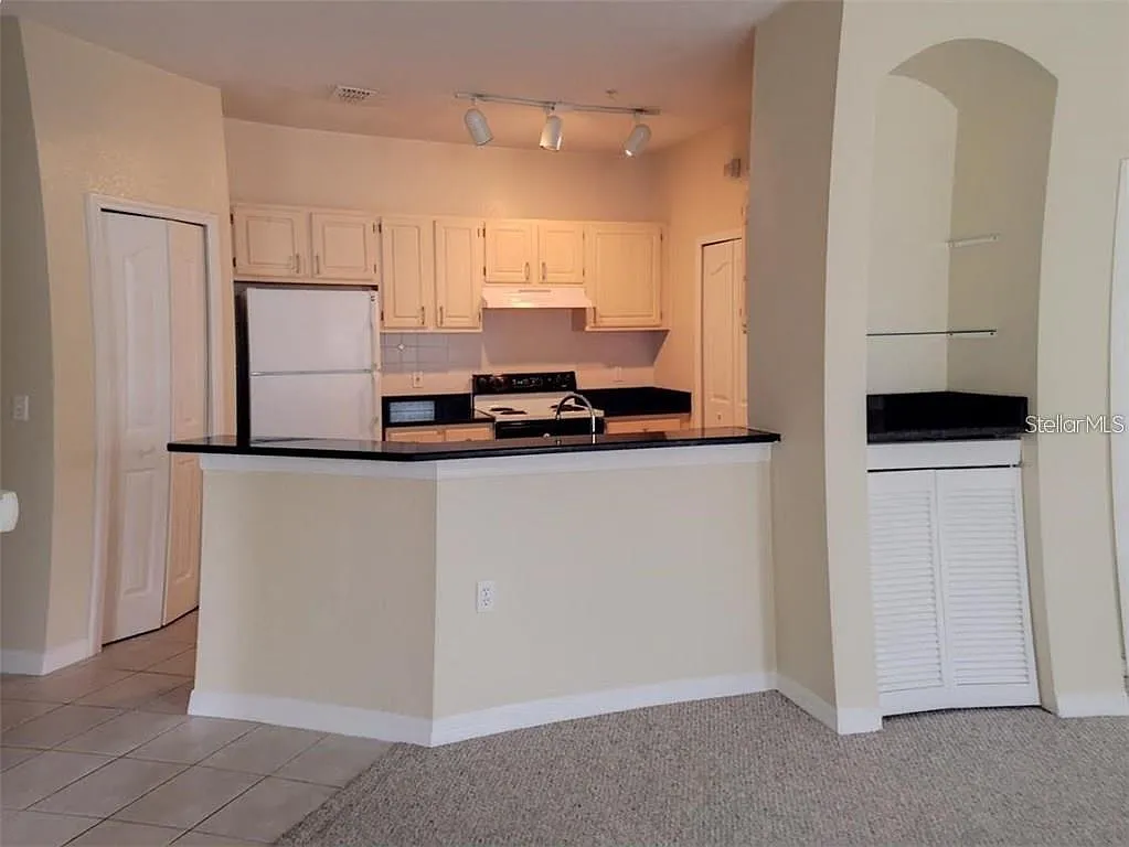 Building Photo - 1100 Lake Shadow Cir #2107