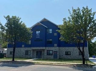 1402 7th St E #101, Saint Paul, MN 55106