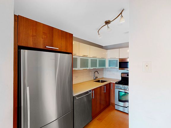 4th image of 343 4th Ave APT 4H