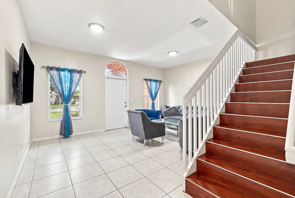 2 bed, 2.5 bath, 1326 sqft, $2,250 — Photo 2