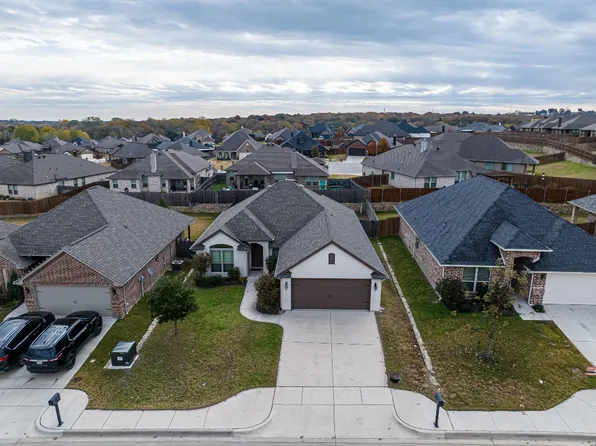 1909 Town Creek Cir, Weatherford, TX 76086