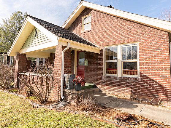 3rd image of 2119 Woodbine Ave