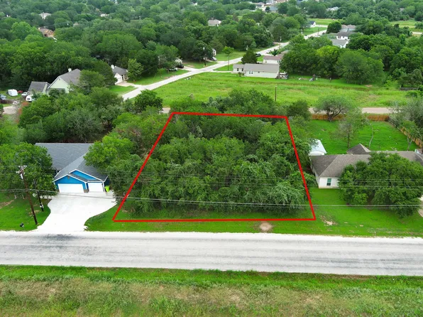 1331 Lovers Ln, Bastrop, TX 78602