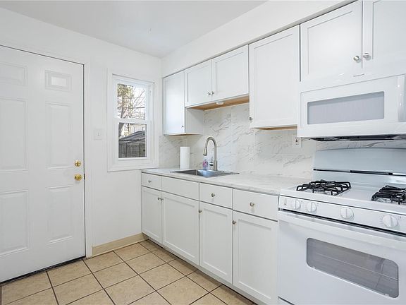4th image of 7913 Underhill Dr
