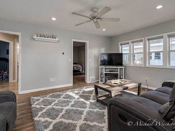 3rd image of 2744 Woodbine Ave SW