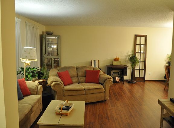 3rd image of 1320 Sommerset Way