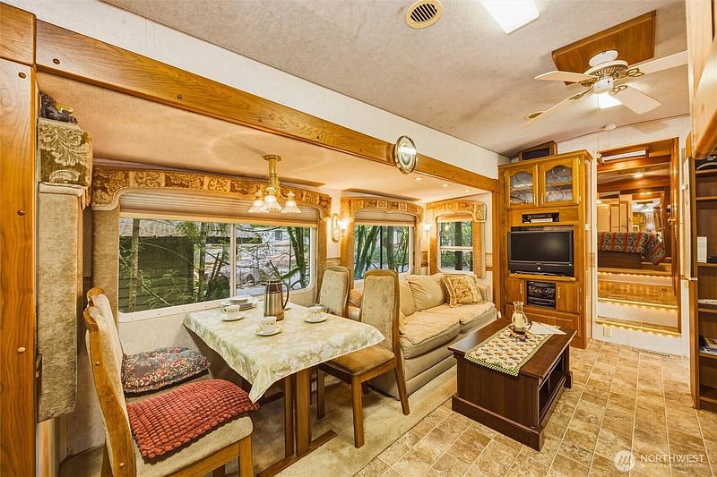 4th image of 162 1 Fireside Lodge Circle