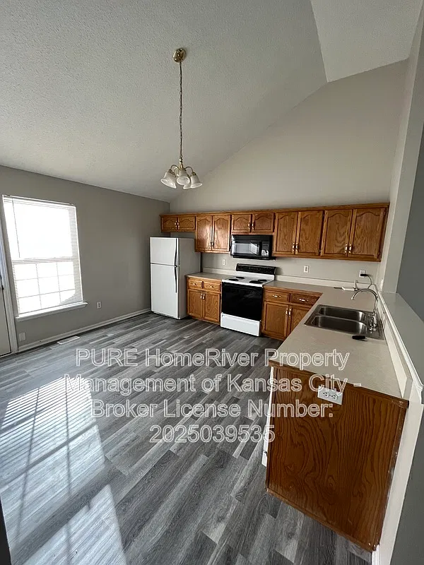 3 bed, 2.0 bath, 900 sqft, $1,595 — Photo 4