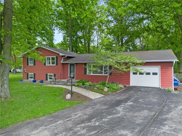 3057 N Triphammer Rd, Lansing, NY 14882