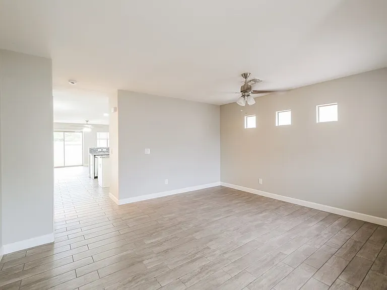 2409 S 83rd Dr — Photo 8