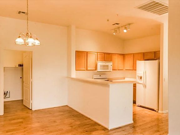 2nd image of 18250 N 32nd St Unit 1076