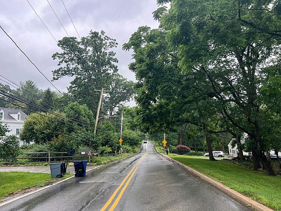 5th image of 732 Spring Ln