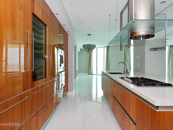 3rd image of 16051 Collins Ave APT 2303