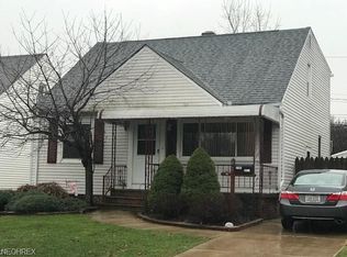 2711 Center Dr, Parma, OH
