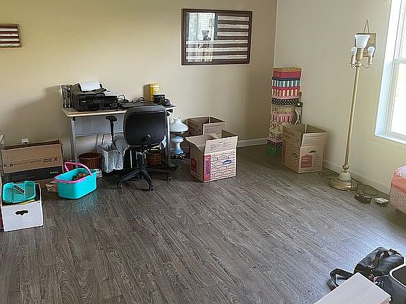 Family room plenty of space 