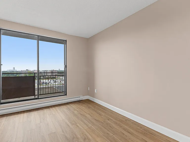 360 Croydon Ave — Photo 43