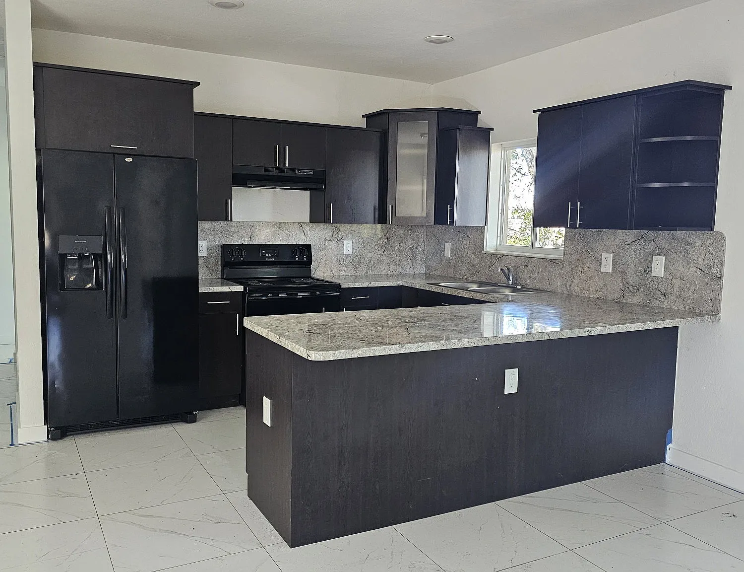 5 bed, 2.0 bath, $3,700 — Photo 1