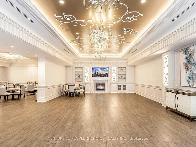 9075 Jane St #Penthouse 03 — Photo 2