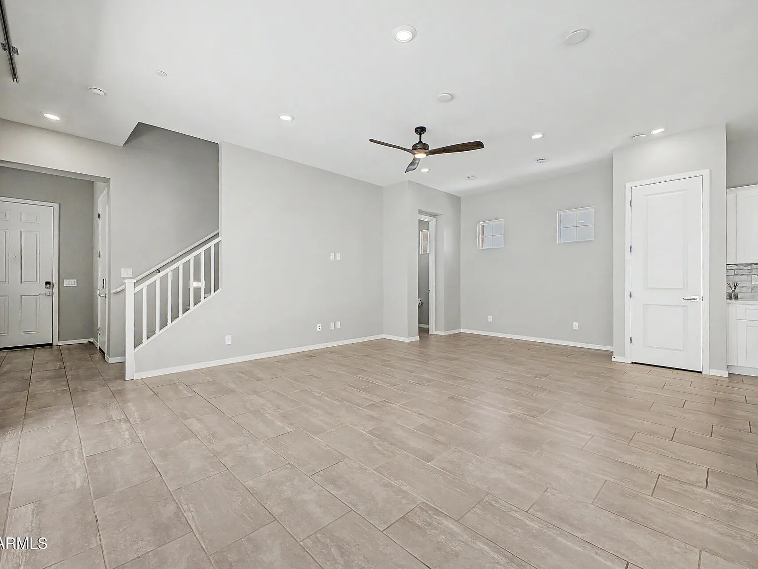 4 bed, 4.5 bath, 2215 sqft, $3,200 — Photo 2