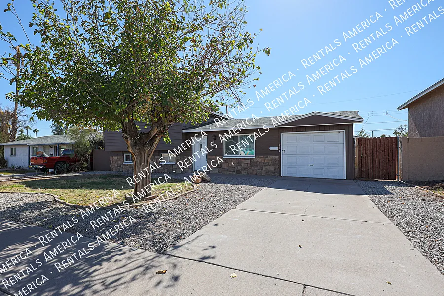 Move In Special! North Tempe home with Pool! — Photo 4