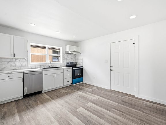 3rd image of 305 S Polk St