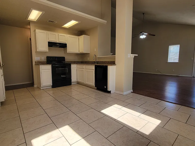 3217 Cliffview Dr — Photo 6