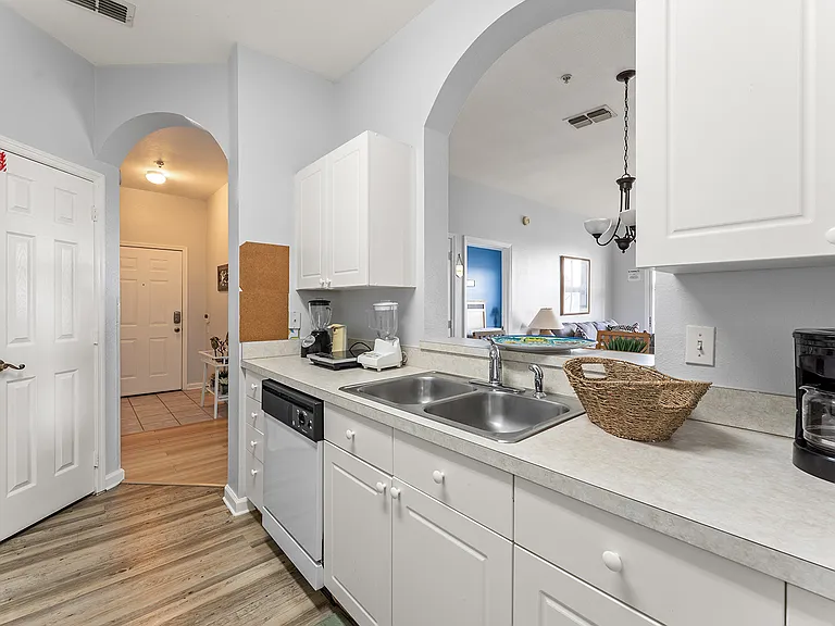 8102 Princess Palm Ln #305 — Photo 9