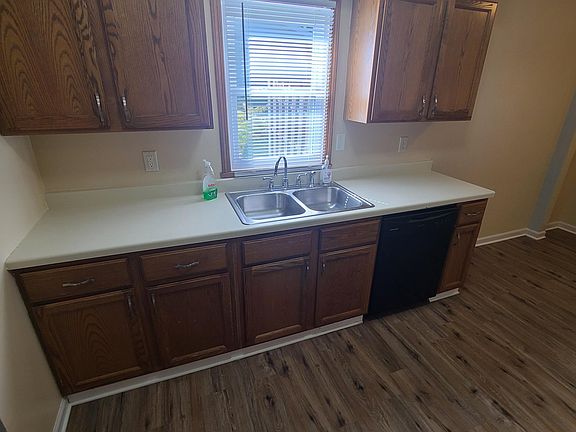 5th image of 2749 Carol Pl