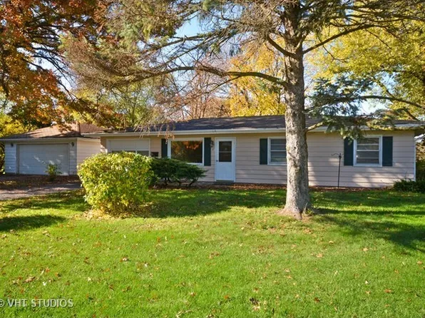 2 S Willow Way, North Aurora, IL 60542