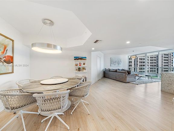 5th image of 21205 Yacht Club Dr #2703