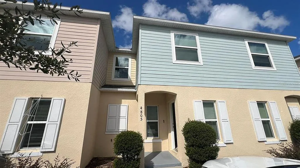 3 bed, 2.5 bath, 1762 sqft, $1,990 — Photo 1