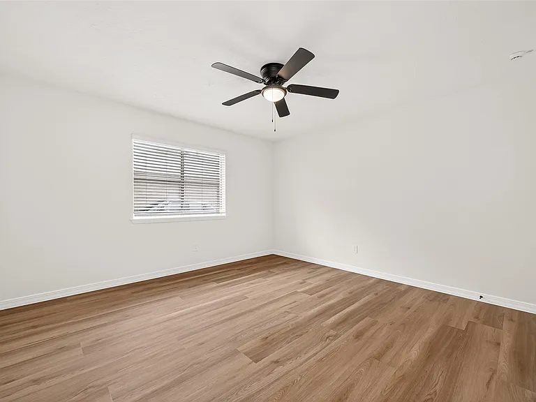 2334 Autumn Springs Ln — Photo 11